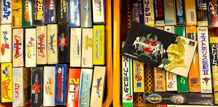 遺品整理で見つかったレトロゲームのコレクションをまとめたイメージ