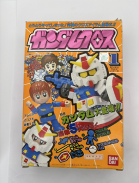 1980年代のガンダムクロス第1弾、アムロ風フィギュアとクロス装着型SDガンダムのプラモデル