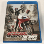 『仮面ライダー THE MOVIE Blu-ray BOX』初回限定版パッケージ。歴代ライダーがバイクで登場する劇場版シリーズの映像集。