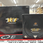 セガ ドリームキャストの限定モデル「R7 Regulation#7」本体と外箱のセット。黒を基調としたデザインが特徴。