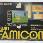 SHARP製の黒いツインファミコン本体（AN-505-BK）の外箱