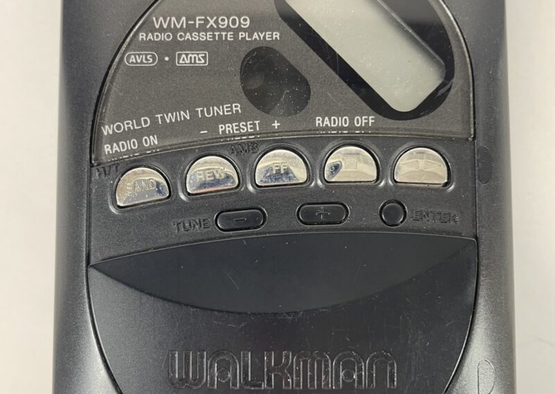 ソニー製カセットウォークマン『WM-FX909』の本体