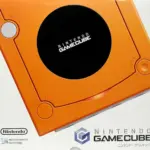 ゲームキューブ本体のパッケージの写真。旧世代ハードとして再注目されているゲーム機。