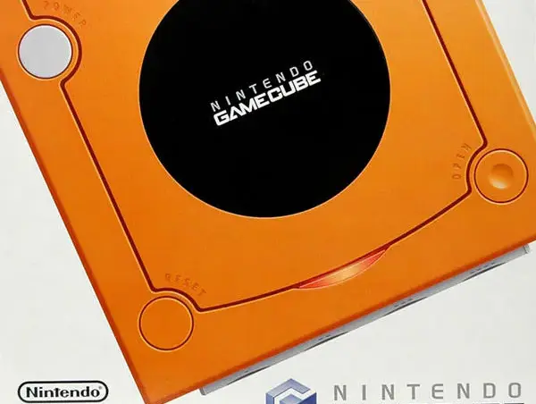 ゲームキューブ本体のパッケージの写真。旧世代ハードとして再注目されているゲーム機。