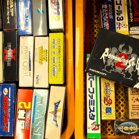 遺品整理で見つかったレトロゲームのコレクションをまとめたイメージ