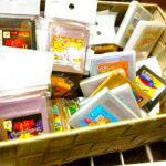 ケースに入った多数のゲームボーイソフトがまとめて保管されている様子を写した写真。中古市場に出回りにくい低流通タイトルが一括で管理されている状況を示すアイキャッチ画像です。