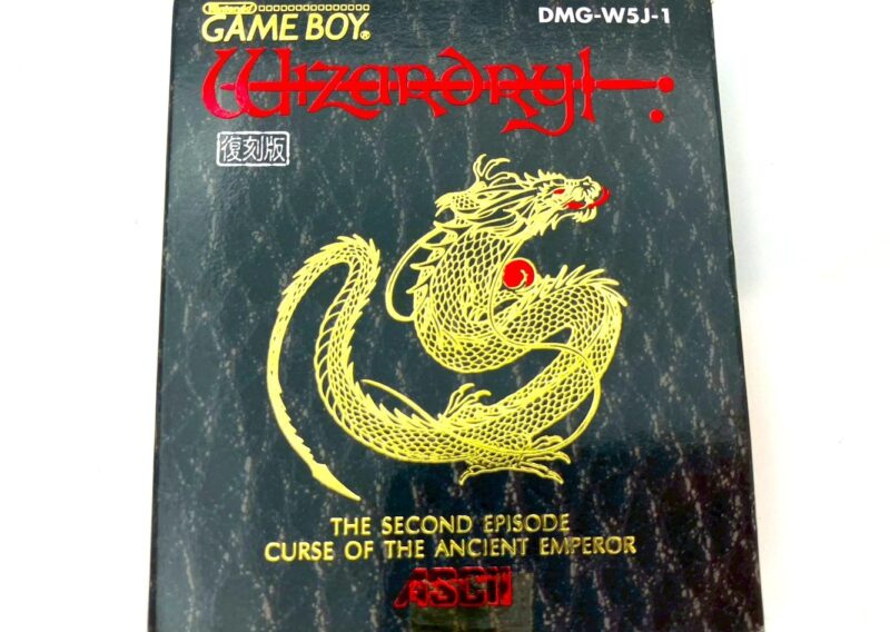 ゲームボーイ用ソフト『ウィザードリィ外伝Ⅱ』の箱正面を写した写真。重厚なイラストと特殊な箱仕様が特徴で、パッケージデザインそのものが価値評価に直結するタイトルであることを示すアイキャッチ画像です。